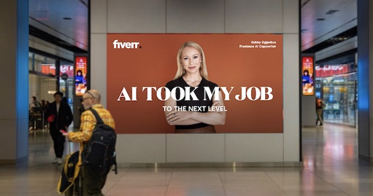 fiverr社のOOH広告「AI TOOK MY JOB (TO THE NEXT LEVEL)」